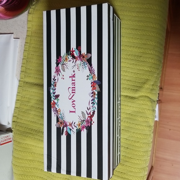 Lov Mark Black Faux Fur Slippers NIB - Picture 8 of 8